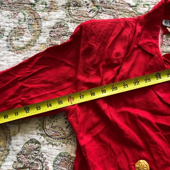 Unique Red vintage blazer w/double-breasted gold buttons keyhole back blazer - Picture 9 of 9